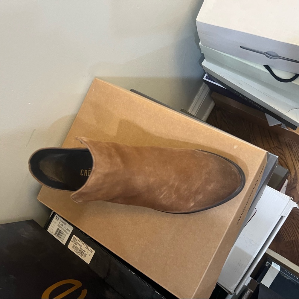 Wedge boot in suede